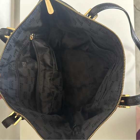 Michael Kors Black Pebbled Leather Jet Set Tote Bag - Picture 5 of 12